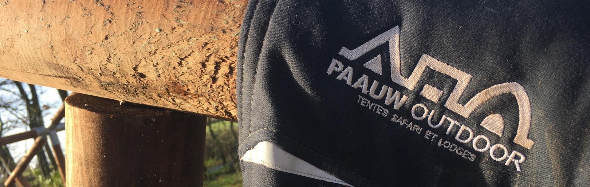 Logo veste paauw outdoor charpente bois safari tente